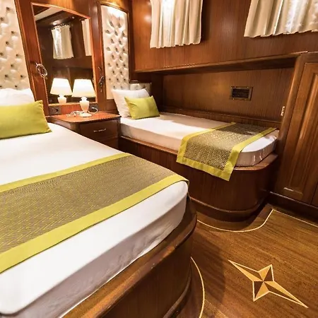 Sadiye Hanim Bådhotel *